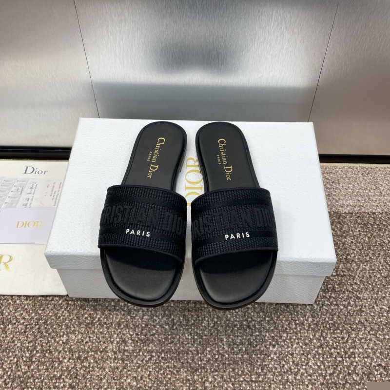 ch**an D*or slippers